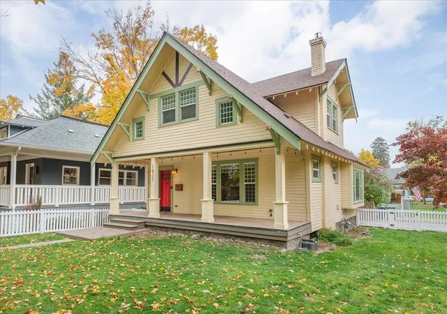 Photo 2 of Single family home for sale at 1637 S Grand Blvd, Spokane, WA 99203 | MLS# 202626217 | Listing updated on 2026-10-25