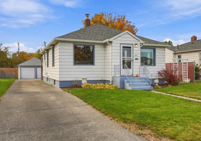 Photo 3 of Single family home for sale at 2717 N Lee St, Spokane, WA 99207 | MLS# 202626220 | Listing updated on 2026-10-25
