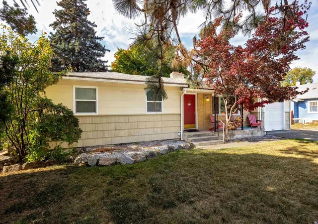 Photo 3 of Single family home for sale at 902 S Freya St, Spokane, WA 99202 | MLS# 202626228 | Listing updated on 2026-10-26