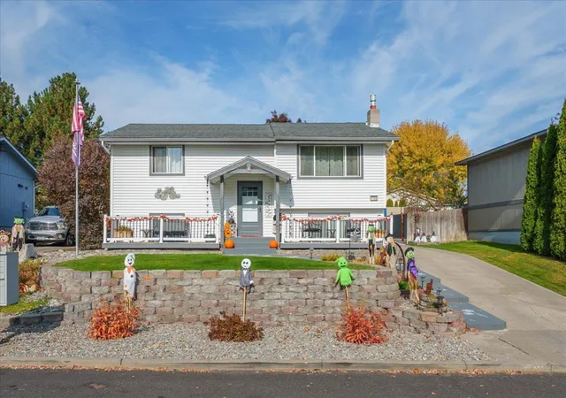 Single family home for sale at 715 E St Thomas Moore Way, Spokane, WA 99208 | MLS# 202626247