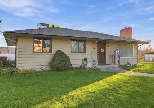 Photo 2 of Single family home for sale at 911 W Avon Ave, Spokane, WA 99208 | MLS# 202626308 | Listing updated on 2026-10-28