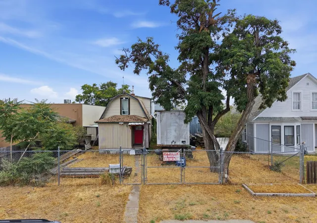 Photo 2 of Single family home for sale at 712 N Hogan St, Spokane, WA 99202 | MLS# 202626310 | Listing updated on 2026-10-28