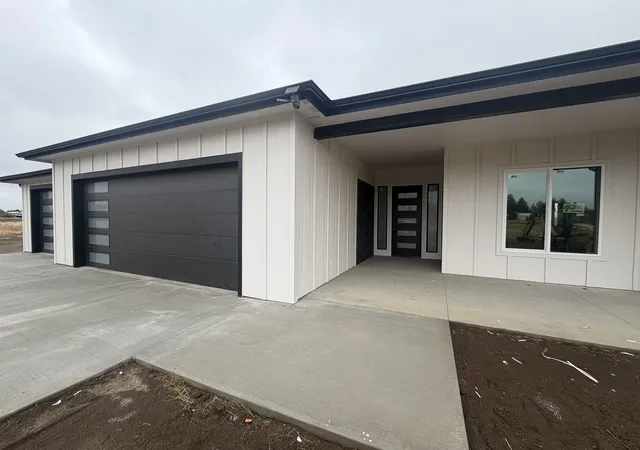 Photo 2 of Single family home for sale at 301 S Dover Rd, Medical Lake, WA 99022 | MLS# 202626311 | Listing updated on 2026-10-28