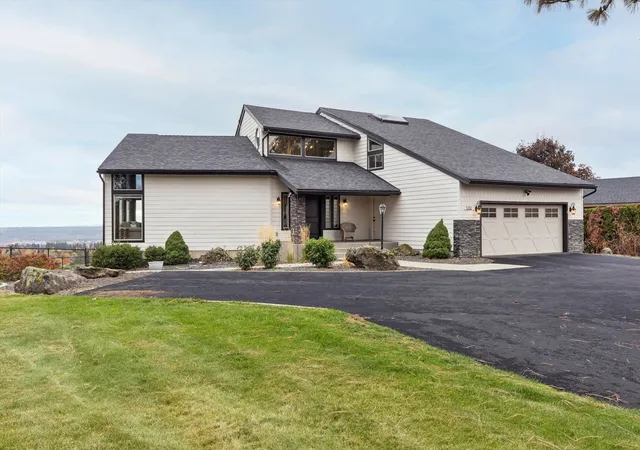 Photo 2 of Single family home for sale at 7202 N Five Mile Rd, Spokane, WA 99208 | MLS# 202626331 | Listing updated on 2026-10-28