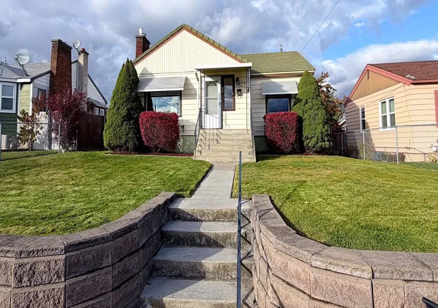 Photo 1 of Single family home for sale at 327 E Garland Ave, Spokane, WA 99207 | MLS# 202626335 | Listing updated on 2026-10-28