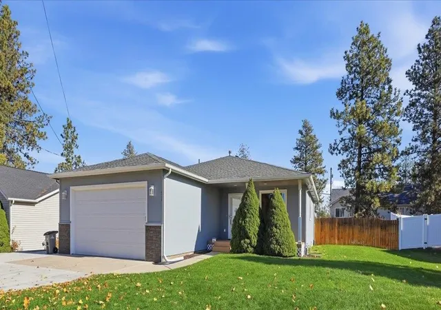 Photo 1 of Single family home for sale at 620 N Jefferson St, Medical Lake, WA 99022 | MLS# 202626337 | Listing updated on 2026-10-28