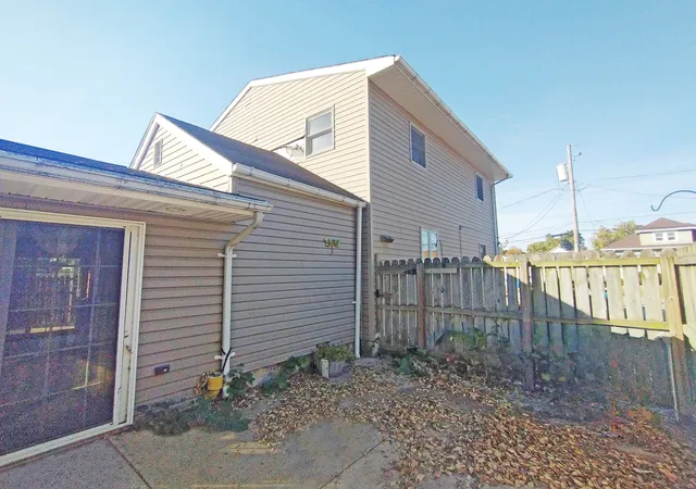 Photo 2 of Single family home for sale at 714 9th St, Peru, IL 61354 | MLS# 12109977 | Listing updated on 2024-12-10