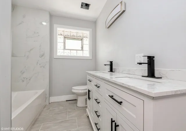 Photo 3 of Single family home for sale at 3708 W 120th Place, Alsip, IL 60803 | MLS# 12112564 | Listing updated on 2024-12-09