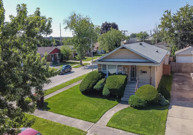 Photo 1 of Single family home for sale at 2625 W 94th Street, Evergreen Park, IL 60805 | MLS# 12113825 | Listing updated on 2024-12-10