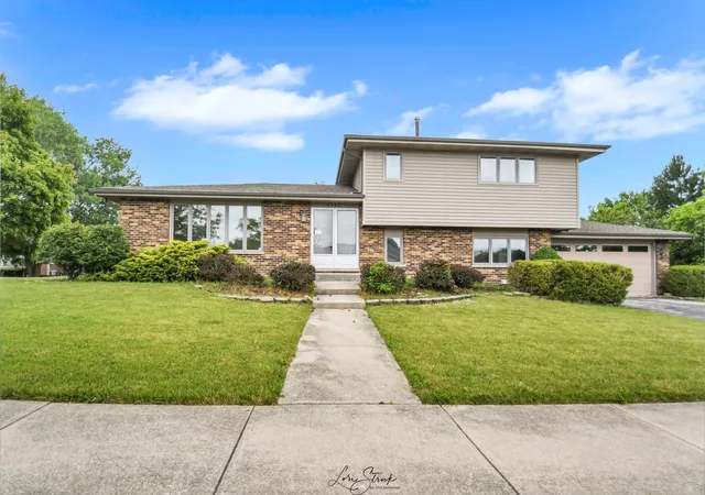 Photo 3 of Single family home for sale at 9322 W 140th Street, Orland Park, IL 60462 | MLS# 12119027 | Listing updated on 2024-12-06