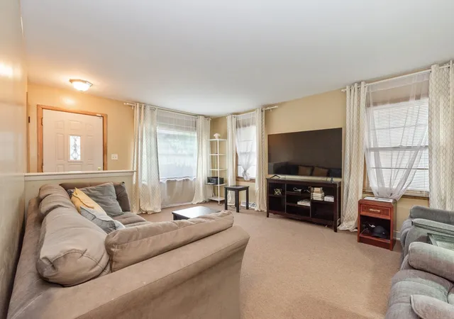 Photo 2 of Single family home for sale at 437 161st Street, South Holland, IL 60473 | MLS# 12136289 | Listing updated on 2024-12-06
