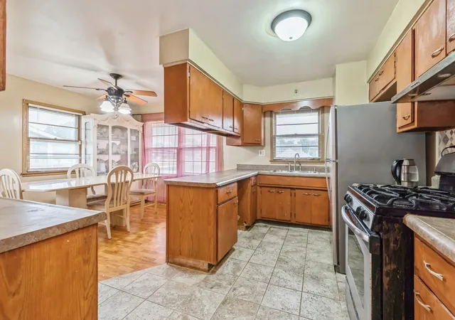 Photo 3 of Single family home for sale at 437 161st Street, South Holland, IL 60473 | MLS# 12136289 | Listing updated on 2024-12-06