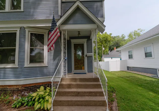 Photo 2 of Single family home for sale at 304 E Van Allen St, Tuscola, IL 61953 | MLS# 12136871 | Listing updated on 2024-12-09