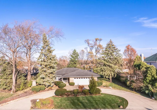 Photo 1 of Single family home for sale at 1711 N Lynda Dr, Palatine, IL 60074 | MLS# 12139696 | Listing updated on 2024-12-08