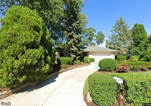 Photo 2 of Single family home for sale at 1711 N Lynda Dr, Palatine, IL 60074 | MLS# 12139696 | Listing updated on 2024-12-08