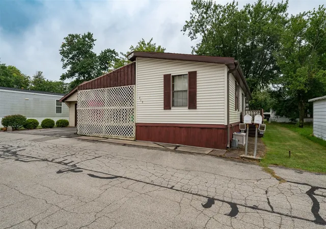 Manufactured home for sale at 919 9th Street, Bloomington, IL 61704 | MLS# 12140017