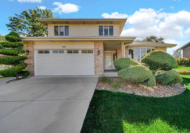 Photo 2 of Single family home for sale at 14515 Creek Xing Dr, Orland Park, IL 60467 | MLS# 12146480 | Listing updated on 2024-12-07
