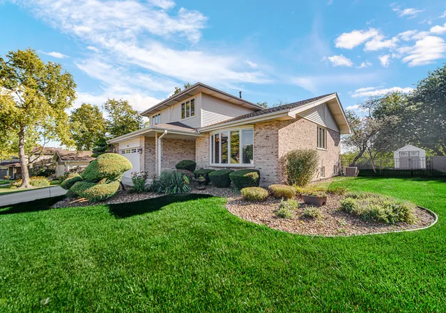 Photo 2 of Single family home for sale at 14515 Creek Xing Dr, Orland Park, IL 60467 | MLS# 12146480 | Listing updated on 2024-12-07