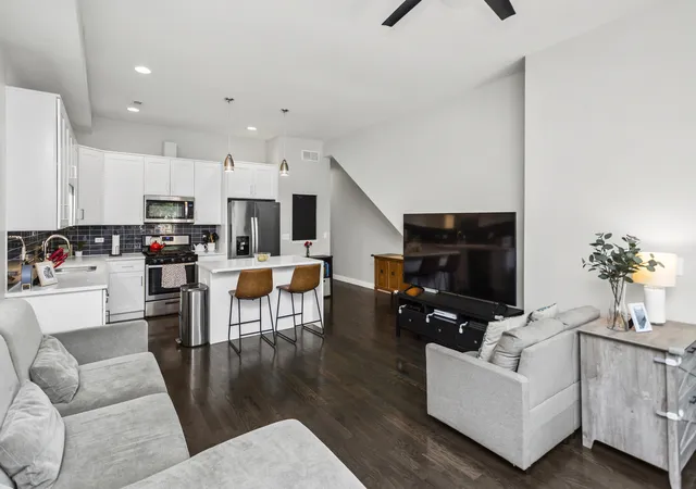 Photo 2 of Condo for sale at 2047 W 21st Pl #2, Chicago, IL 60608 | MLS# 12146517 | Listing updated on 2024-12-08