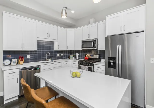 Listing Photo 5 - Condo for sale in building located at 2047 W 21St Pl, Chicago, IL 60608 - Unit #2