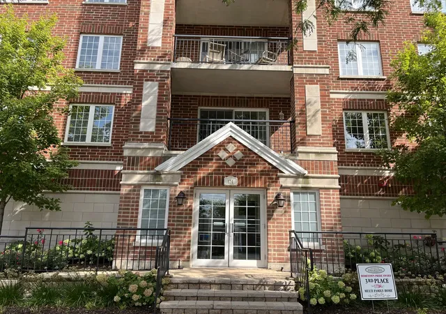 Photo 1 of Condo for sale at 124 W Colfax St #401, Palatine, IL 60067 | MLS# 12147079 | Listing updated on 2024-12-10