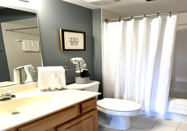 Listing Photo 2 - Condo for sale in building located at 124 W Colfax St, Palatine, IL 60067 - Unit #401