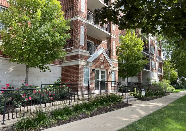 Photo 13 of Condo for sale at 124 W Colfax St #401, Palatine, IL 60067 | MLS# 12147079 | Listing updated on 2024-12-10