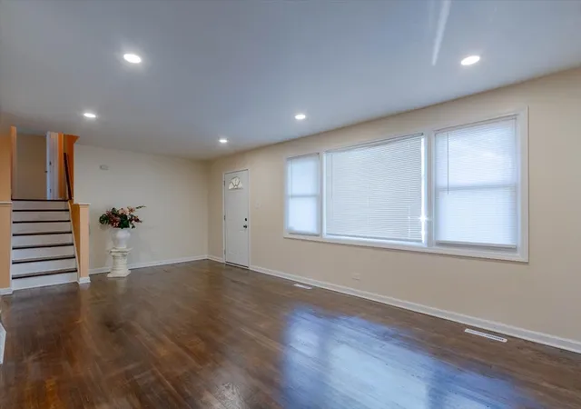 Photo 4 of Single family home for sale at 17117 Linden Dr, Hazel Crest, IL 60429 | MLS# 12148262 | Listing updated on 2024-12-09