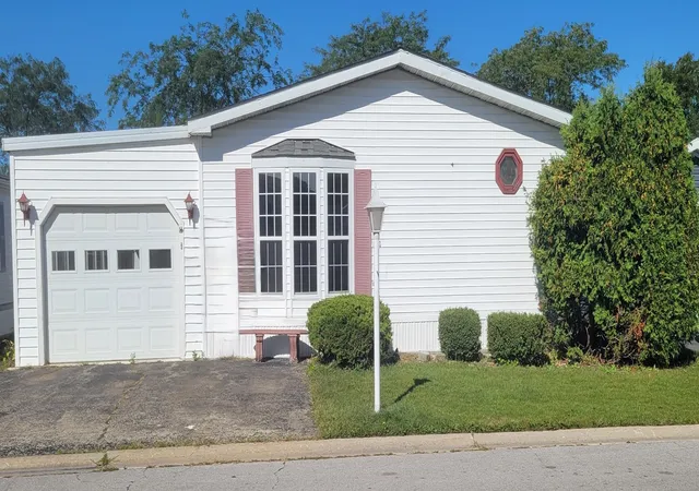 Photo 2 of Manufactured home for sale at 25746 Merion Dr #17, Monee, IL 60449 | MLS# 12151423 | Listing updated on 2024-12-07