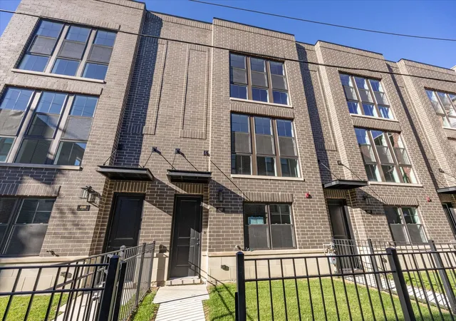 Homes for sale in Chicago, IL | 4444 S Drexel Blvd #B, Chicago, IL 60607 | MLS# 12155897