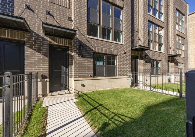 Homes for sale in Chicago, IL | 4444 S Drexel Blvd #B, Chicago, IL 60607 | MLS# 12155897