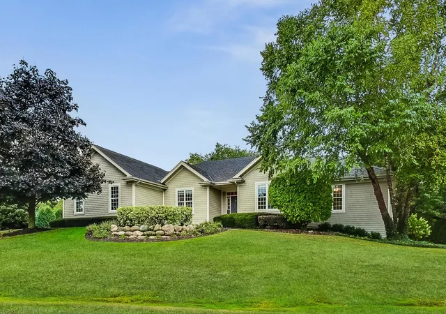 Photo 1 of Sale Pending at 30116 N Providence Dr, Libertyville, IL 60048 | MLS# 12162593 | Listing updated on 2024-12-10