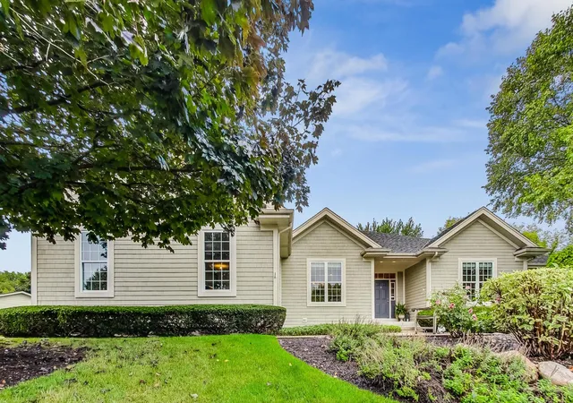 Photo 2 of Sale Pending at 30116 N Providence Dr, Libertyville, IL 60048 | MLS# 12162593 | Listing updated on 2024-12-10