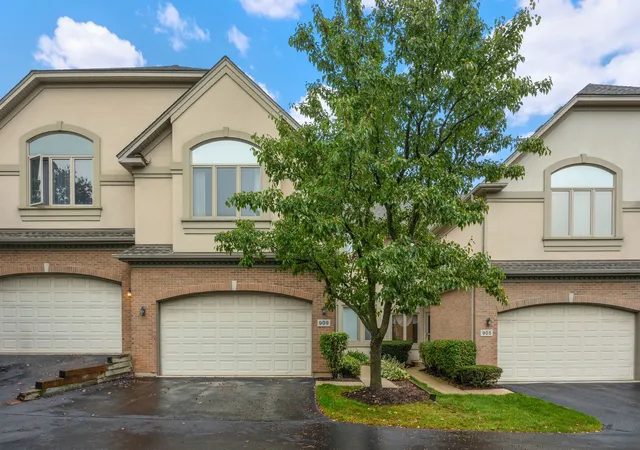 Photo 1 of Townhouse for sale at 909 W Andover Ct, Palatine, IL 60067 | MLS# 12164599 | Listing updated on 2024-12-07