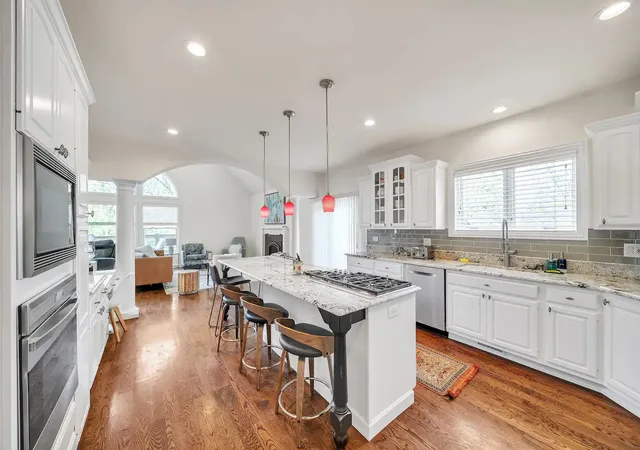 Photo 4 of Single family home for sale at 10155 Haegers Bnd Rd, Algonquin, IL 60102 | MLS# 12165771 | Listing updated on 2024-12-07