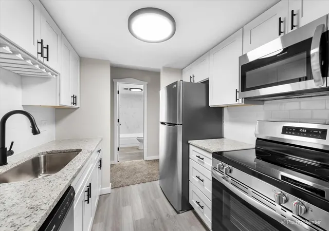 Photo 2 of Sale Pending at 1 Renaissance Pl #709, Palatine, IL 60067 | MLS# 12168083 | Listing updated on 2024-12-07