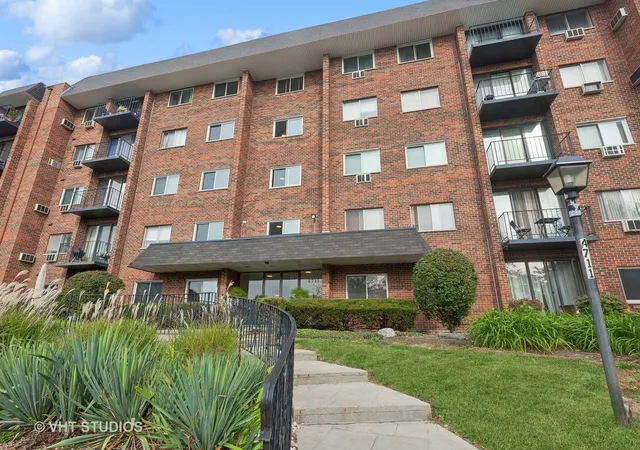 Photo 1 of Condo for sale at 4711 Saint Joseph Creek Rd #3A, Lisle, IL 60532 | MLS# 12168245 | Listing updated on 2024-12-09