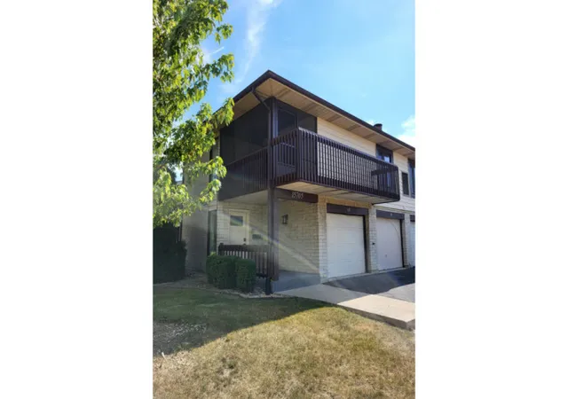 Photo 2 of Condo for sale at 15705 Orlan Brook Dr #10, Orland Park, IL 60462 | MLS# 12169863 | Listing updated on 2024-12-08