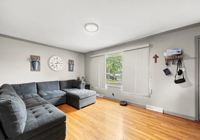 Photo 3 of Single family home for sale at 10512 Oak Park Ave, Chicago Ridge, IL 60415 | MLS# 12174459 | Listing updated on 2024-12-10