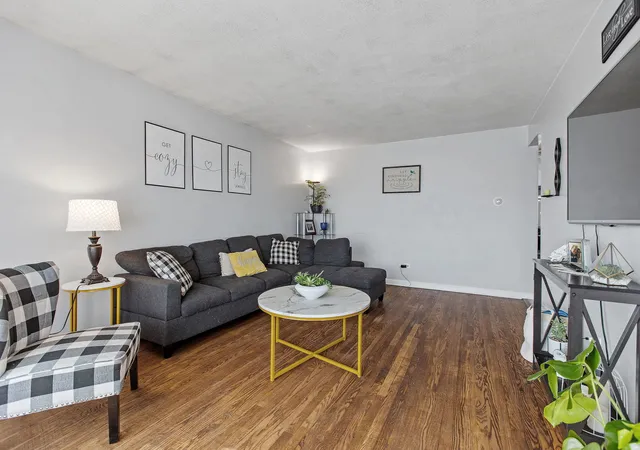 Photo 2 of Single Family Residence at 5748 W 89th Street, Oak Lawn, IL 60453 | MLS# 12175629 | | Sold on 2025-01-23