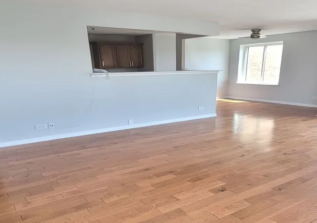 Listing Photo 5 - Condo for sale in building located at 425 Walnut Creek Ln, Lisle, IL 60532 - Unit #1508