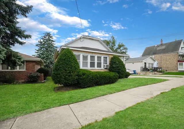 Photo 1 of Single family home for sale at 12253 S 45th Avenue, Alsip, IL 60803 | MLS# 12179120 | Listing updated on 2024-12-07