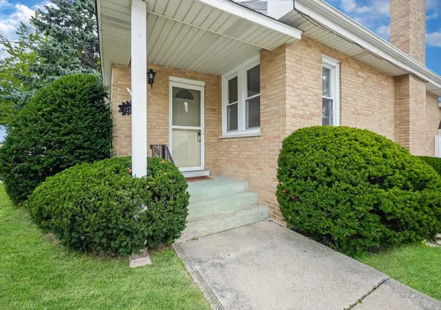 Photo 2 of Single family home for sale at 12253 S 45th Avenue, Alsip, IL 60803 | MLS# 12179120 | Listing updated on 2024-12-07