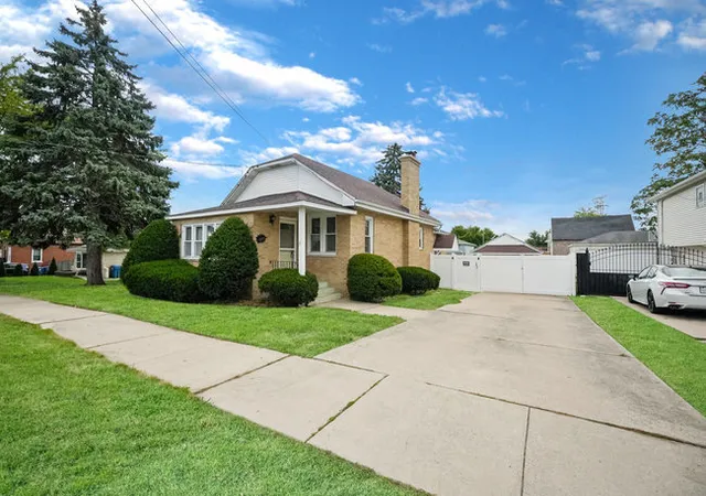 Photo 3 of Single family home for sale at 12253 S 45th Avenue, Alsip, IL 60803 | MLS# 12179120 | Listing updated on 2024-12-07