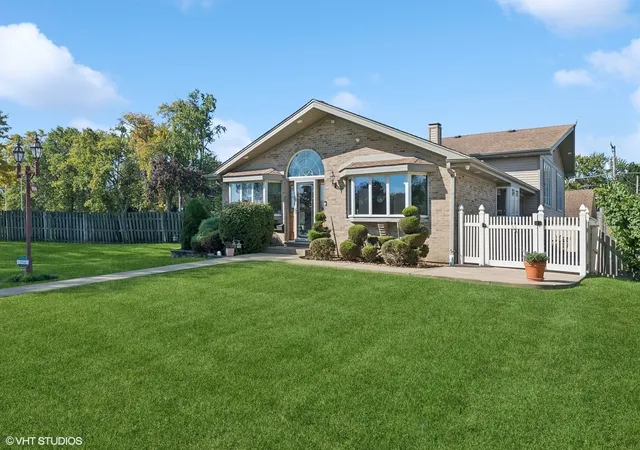 Photo 1 of Single family home for sale at 904 N 10th Avenue, Melrose Park, IL 60160 | MLS# 12179870 | Listing updated on 2024-12-08