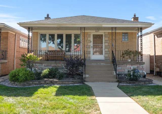 Photo 1 of Single family home for sale at 6025 W 64th St, Chicago, IL 60638 | MLS# 12183139 | Listing updated on 2024-12-10