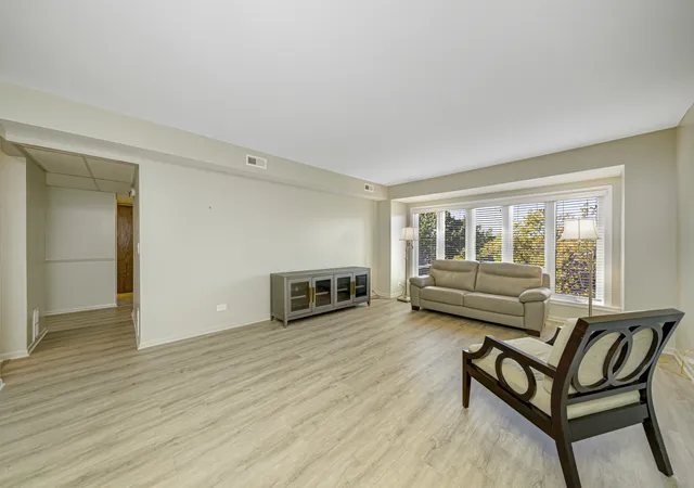 Photo 2 of Condominium at 75 6Th Ave #306, La Grange, IL 60525 | MLS# 12183670 |  | Sold on 2024-12-06