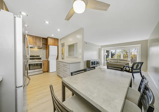 Photo 4 of Condominium at 75 6Th Ave #306, La Grange, IL 60525 | MLS# 12183670 |  | Sold on 2024-12-06