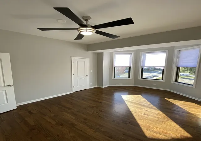 Photo 4 of Townhouse for sale at 118 E 45th Street #301, Chicago, IL 60653 | MLS# 12184446 | Listing updated on 2024-12-09