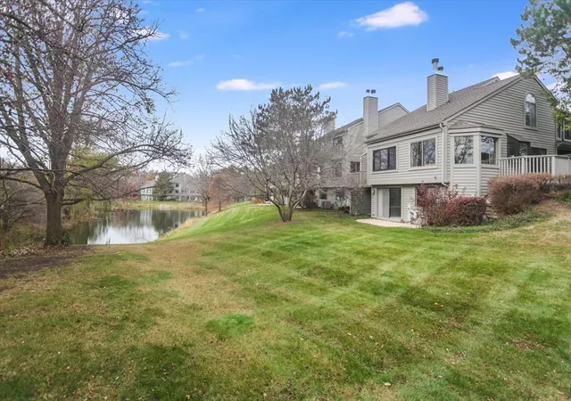 Photo 2 of Townhouse for sale at 2396 Oak Hl Rd S, Lake Barrington, IL 60010 | MLS# 12186668 | Listing updated on 2024-12-07